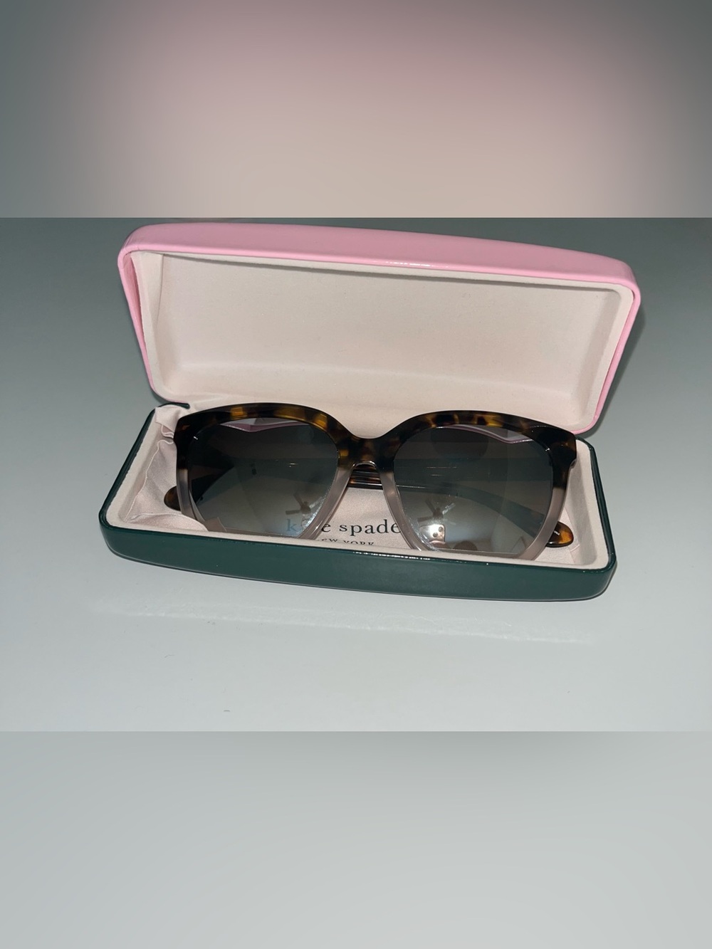✨Kate Spade Tortoise Cat-Eye Sunglasses with Original Hard Case 😎🕶️